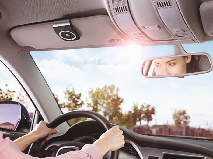 Ovaj Bluetooth spikerfon u automobilu radi sa Siri i čak mu možete diktirati tekstualne poruke.
