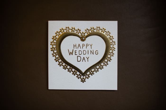 新婚夫妇会收到很多卡片和祝福。让您的个人、体贴和真诚。