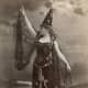 Un costum de vrăjitoare din anii 1880.