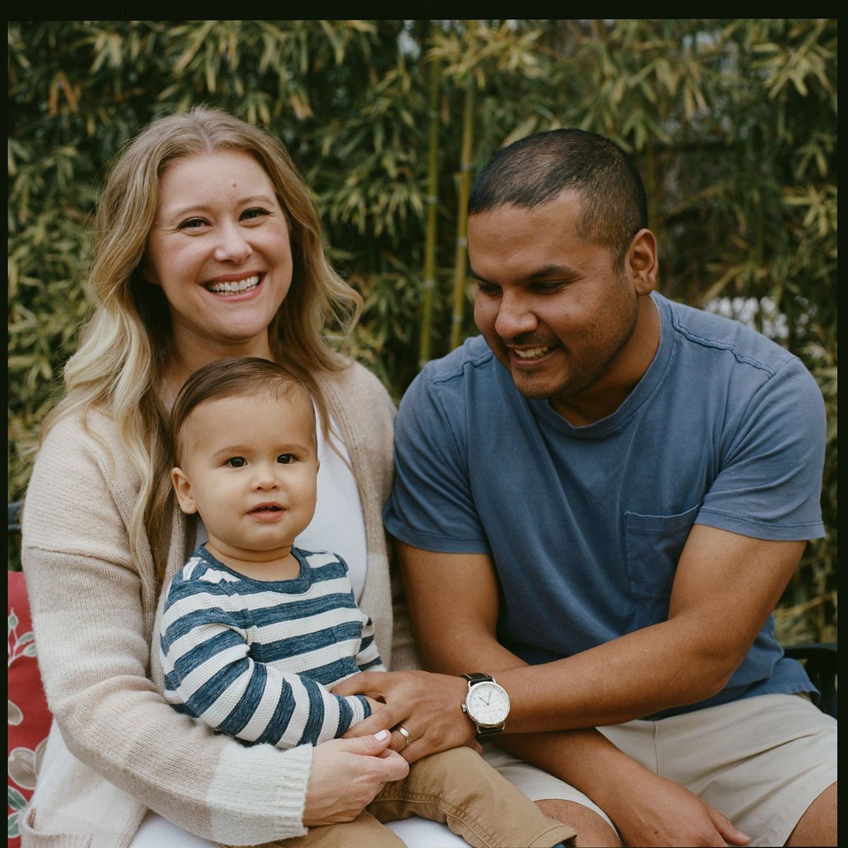 shannon montoya, 35 com o marido Jason, 36, e o filho Camden, 15 meses