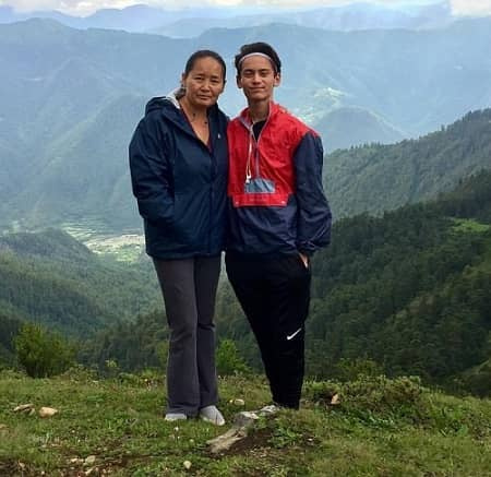   Tenzing Norgay Trainor avec sa mère