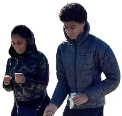   어머니 클라라 카미네로와 함께 있는 제이든 마이클