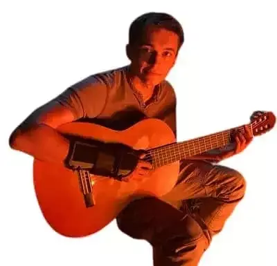   Ajay Friese színész szeret énekelni