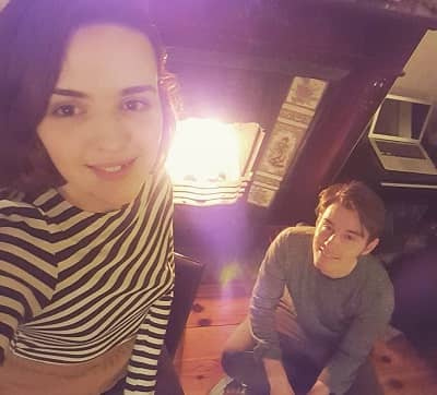   Evana McCabe'a z Emmą Coen