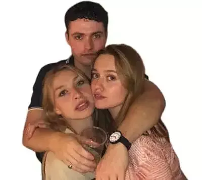   Tom Lewis cu prietenii săi