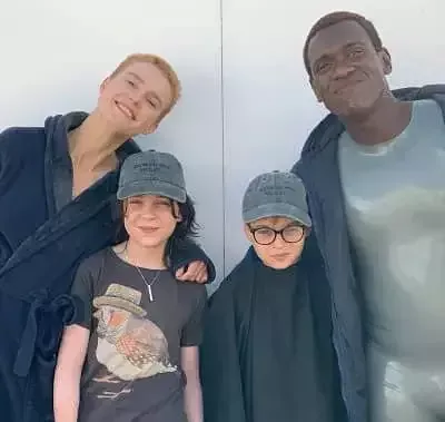   Winta McGrath avec Amanda Collin, Felix Jamieson et Abubakar Salim