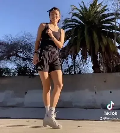   Terry Hu tantsuvideo TikTokis