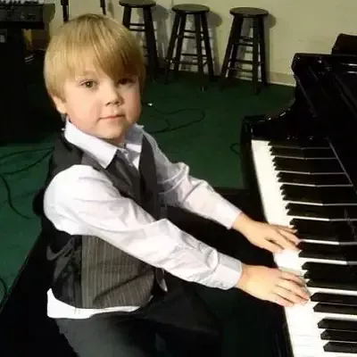   Jeremy Ray Taylor iubește Paino