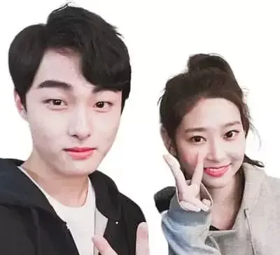   Chan-Young Yoon กับเพื่อนของเขา