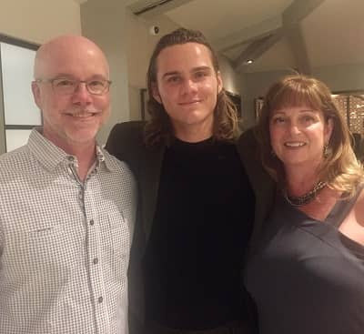   Alex Neustaedter con il padre Jeff Neustaedter e la madre Teri Neustaedter