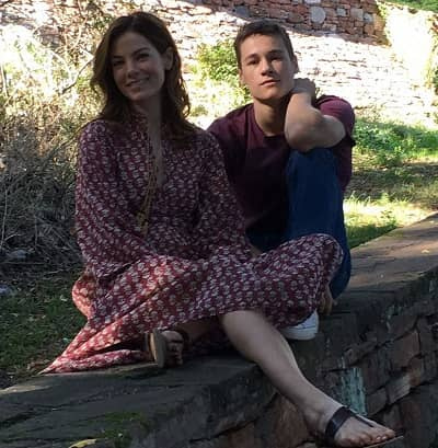   Kyle Allen äitinsä Karen Spraguen kanssa