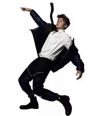  Maxwell Jenkins è alto 5 piedi e 11 pollici