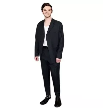   Robert Aramayo är 6 fot lång