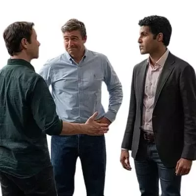   Babak Tafti als Emil Michael met Travis Kalanick en Bill Gurley