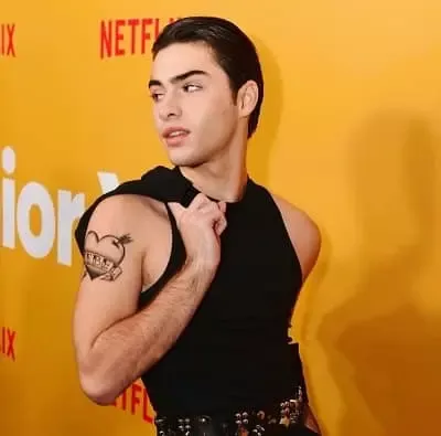   Joshua Colley é gay
