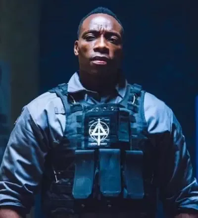   Bentley Kalu kao agent John Austin
