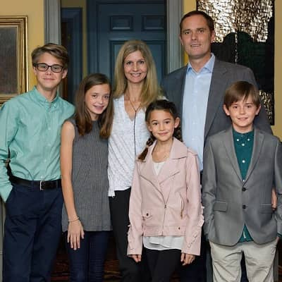   Actorul Jamie Martin Mann cu mama Jill Johnson Mann, tatăl Benjamin Mann, frații Cameron Mann, Zoe Mann, Natalia Mann