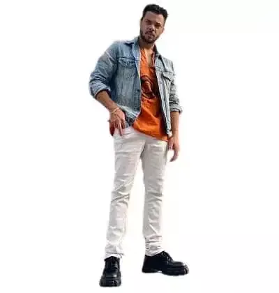   Nick Creegan on 5 jalkaa 9 tuumaa pitkä