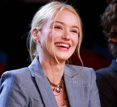   Chloe Rose Robertson på Comic con