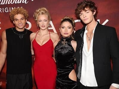   Chloe Rose Robertson med Wolf Pack Cast