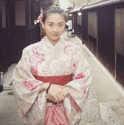   Veronica Ngo u tinejdžerskoj dobi