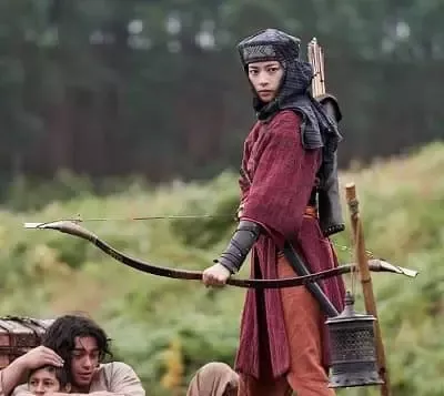   Veronica Ngo kao Quynh u Staroj gardi 2