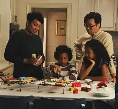   Mia Isaac 姐姐 Nylah Isaac 和兄弟 Zion Isaac 在 Commercial