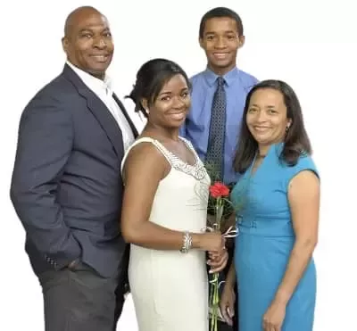   Alexis Floyd s ocem Markom Floydom, majkom Lauren Generette i bratom Aricom Floydom