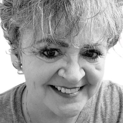   Mitra Jouhari mãe Joy Jouharizadeh