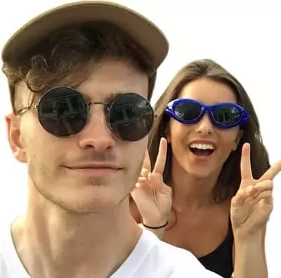   Jessica Reynolds met Daire Bates
