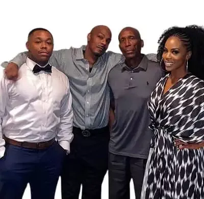   Brandee Evans con padre e fratelli