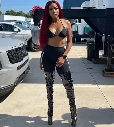   L'altezza di Brandee Evans è alta 5 piedi e 5,8 pollici