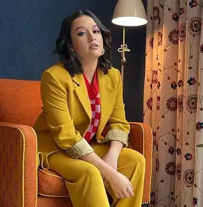   Lauren Patel ma 5 stóp i 5 cali wzrostu