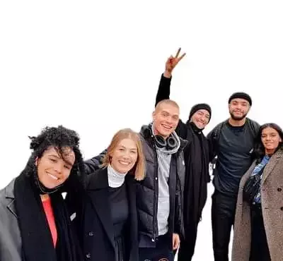   Zoe Robins met The Wheel of Time Cast