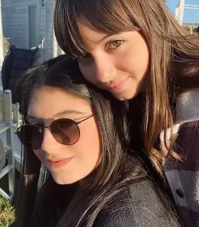  Flavia Leone con la sorella Francesca