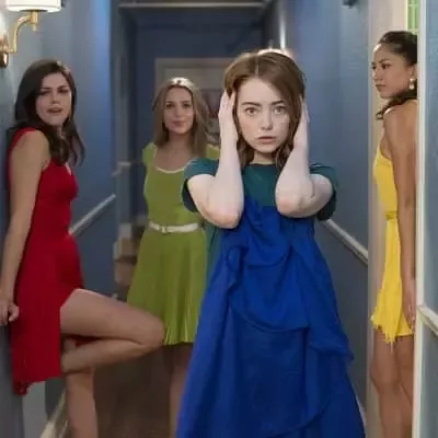   Callie Hernández con Emma Stone en La La Land
