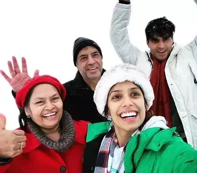   Ritu Arya ailesiyle birlikte