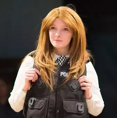  Morfydd Clark Jen olarak