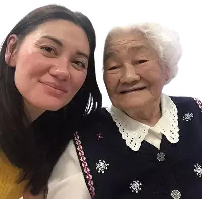   凡妮莎松井和她的祖母