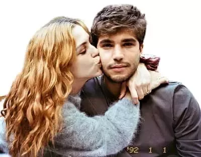   Paulina Davila, kardeşi Camilo Davila ile birlikte