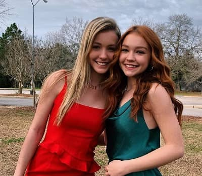   Sadie Stanley met zus Sophie Stanley