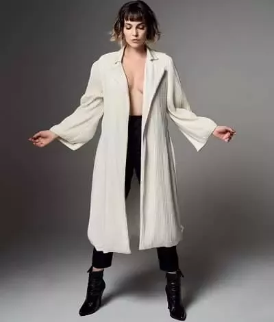   La altura de Taina Müller es de 5 pies 7