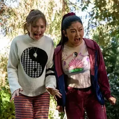   Lana Condor med Zoe Colletti