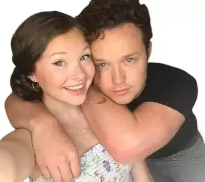   Zoe Colletti veli Ian Collettin kanssa