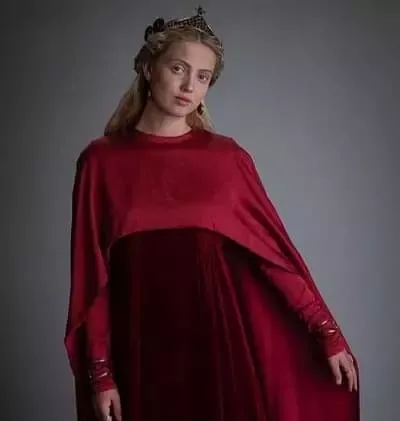  Amelia Clarkson como Aelflaed