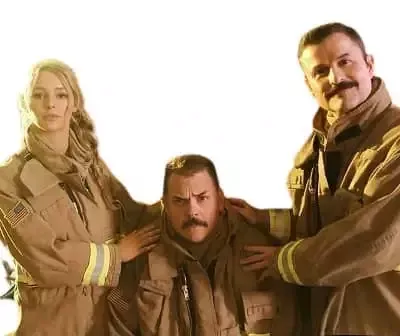   Hassie Harrison ja Tacoma FD Cast