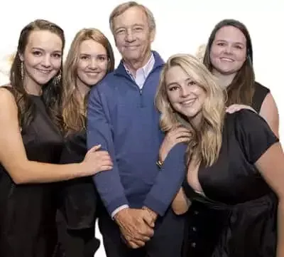   Hassie Harrison perheineen