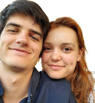   A atriz Jessica Sutton com o namorado Stephen Howard-Tripp