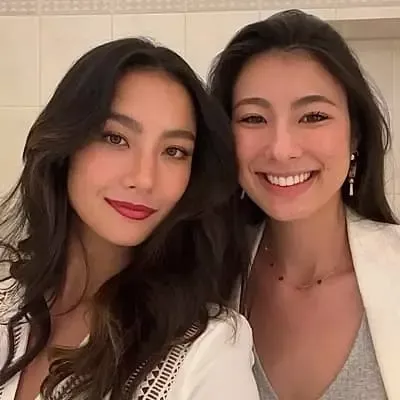   Adeline Rudolph con sua sorella Caroline