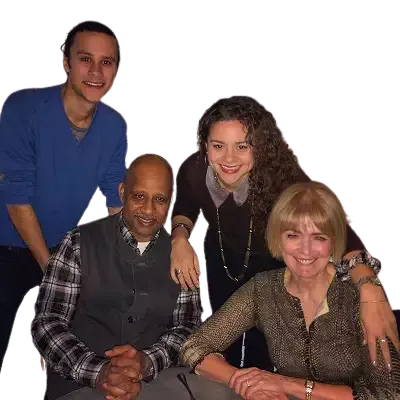   Lily Santiago กับแม่ของเธอ Jeannie Brittan, พ่อ Ruben Santiago, น้องชาย Trey Santiago